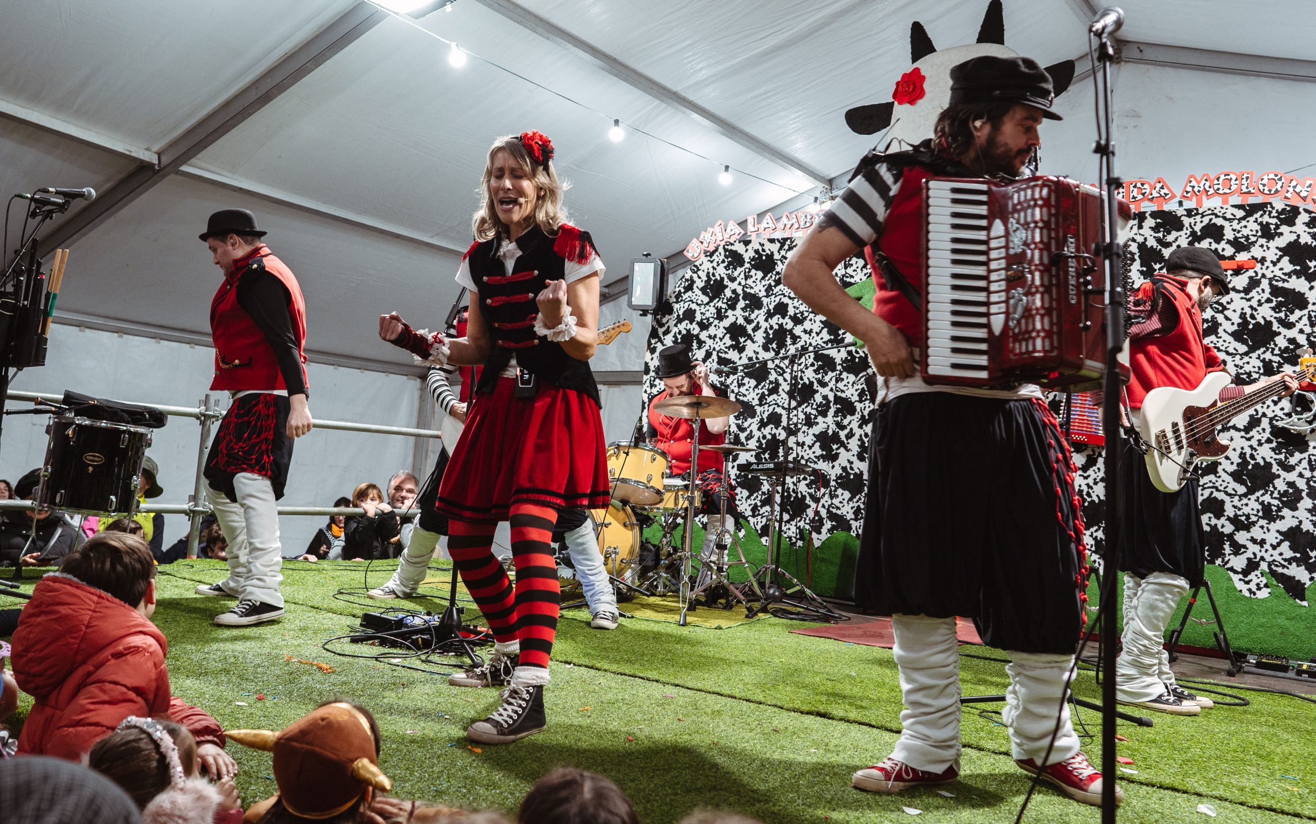 UxiaLambonaEaBandaMolona